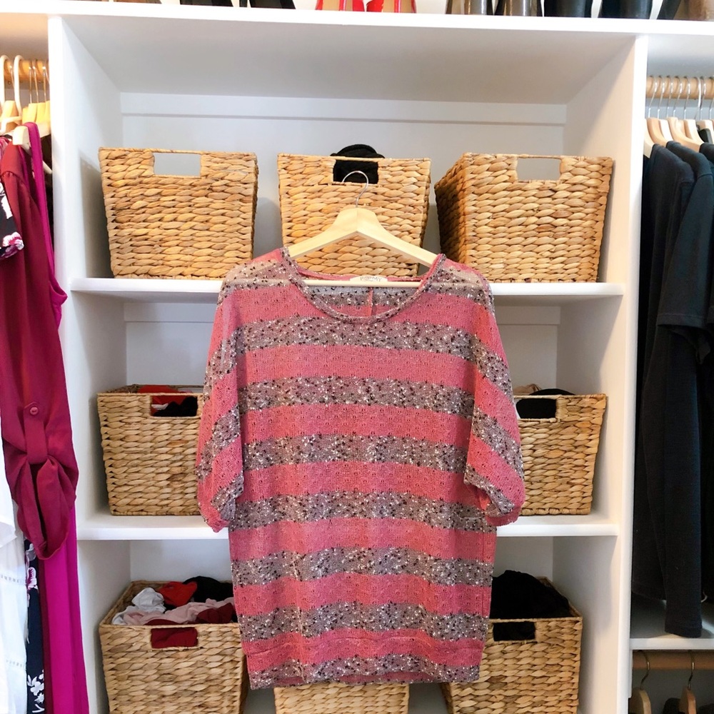 Pink and black top!